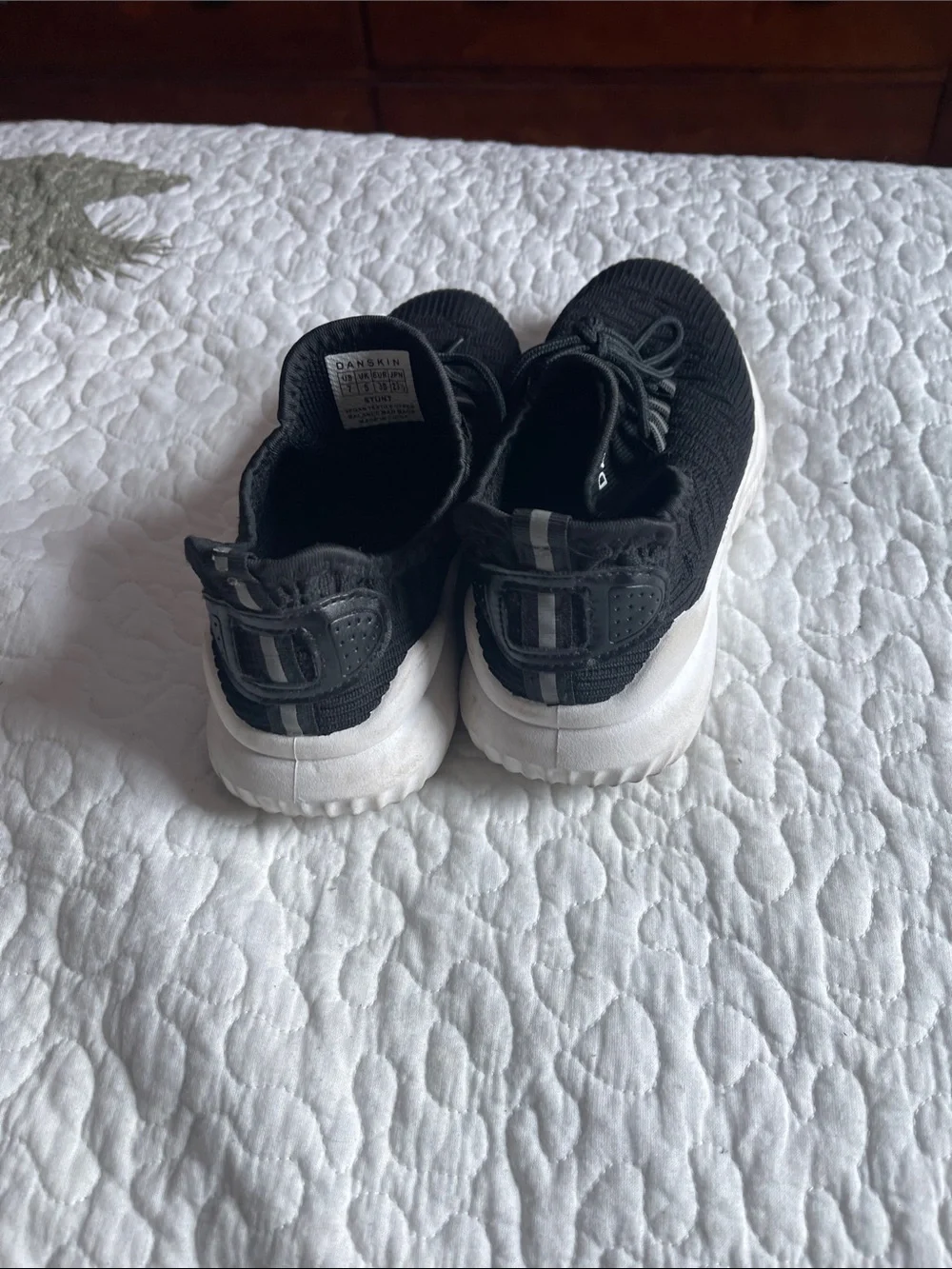 Danskin Black Knit Men’s Lace-Up Sneakers with White Sole